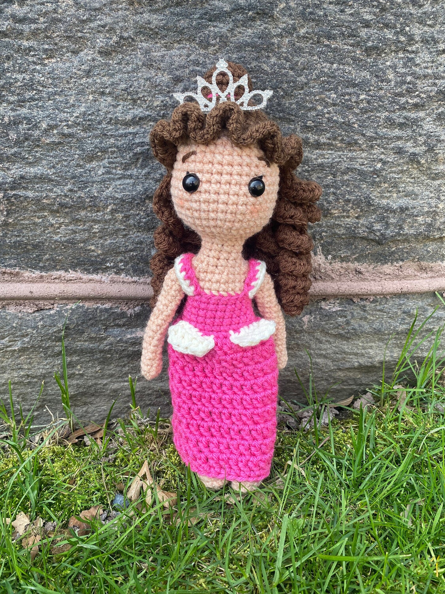 Crochet Princess Doll with Tiara, Amatilda Medieval Stuffed Doll with Crown, Amigurumi Stuffed Toy Birthday Gift for Girl, Plush Take a Long